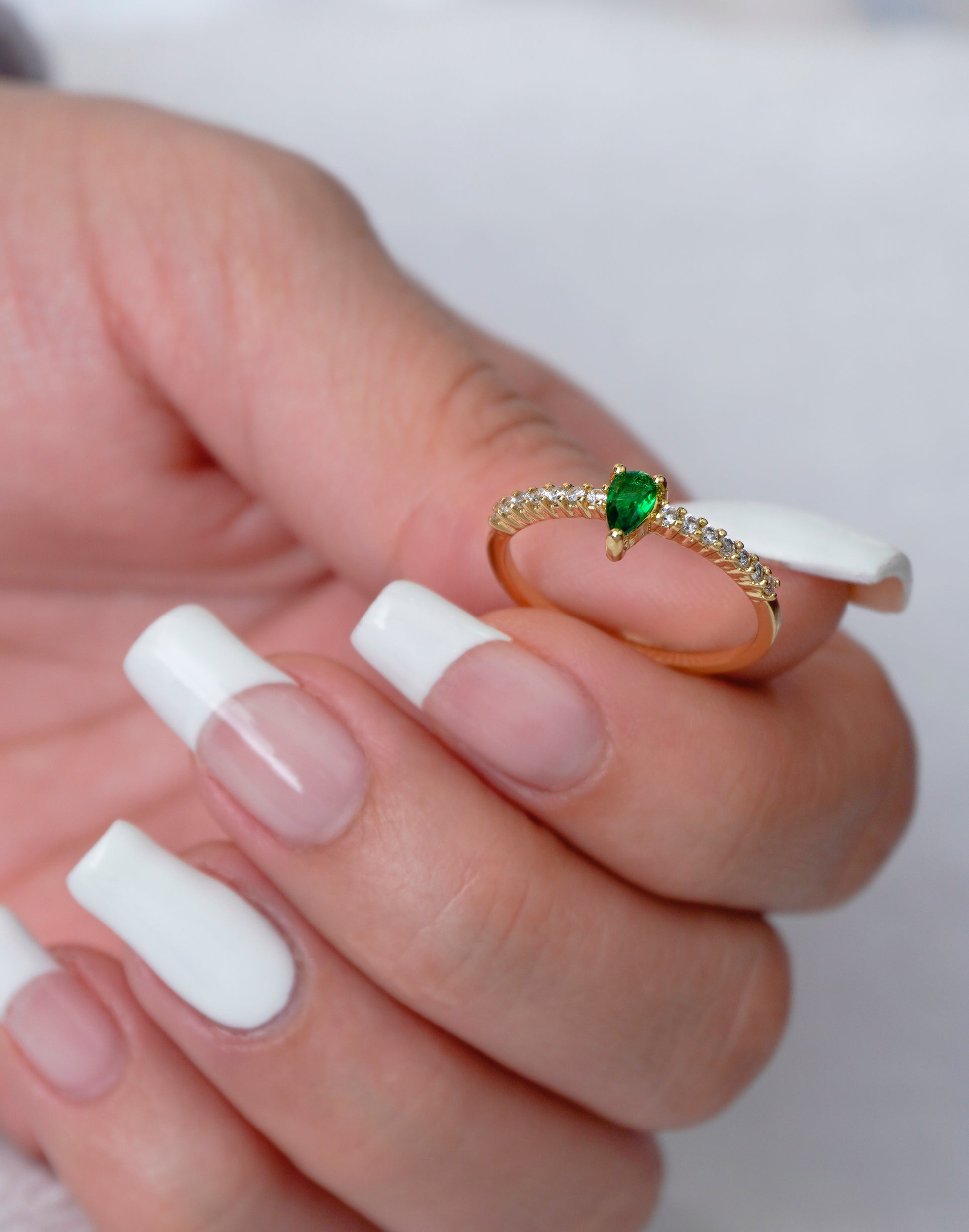 anillo circonia esmeralda