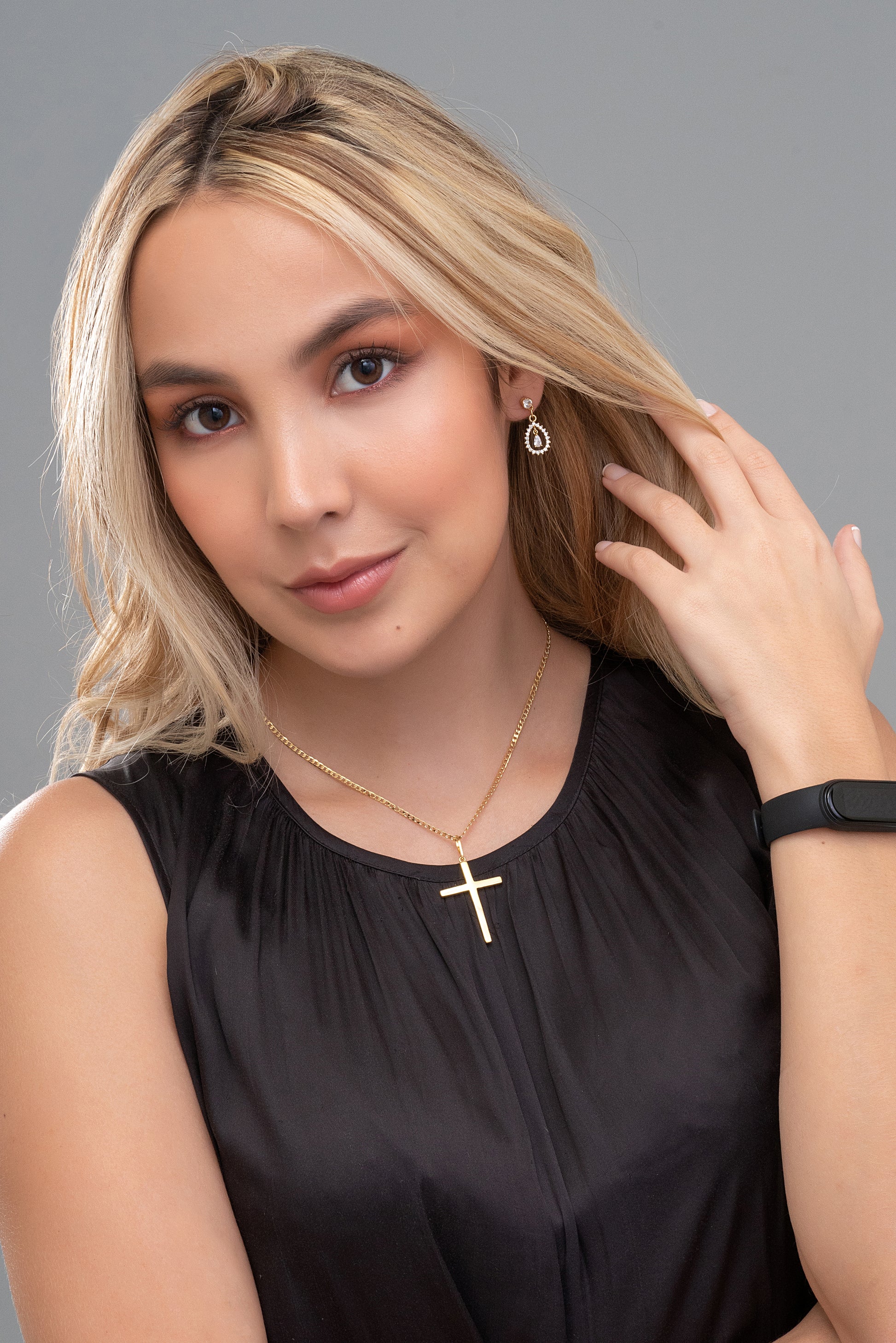 dije cruz lisa