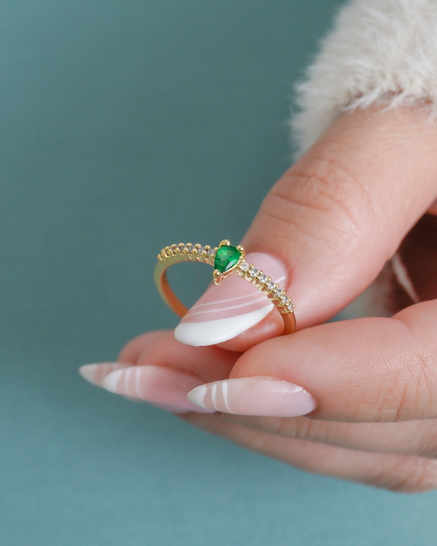 anillo circonia esmeralda