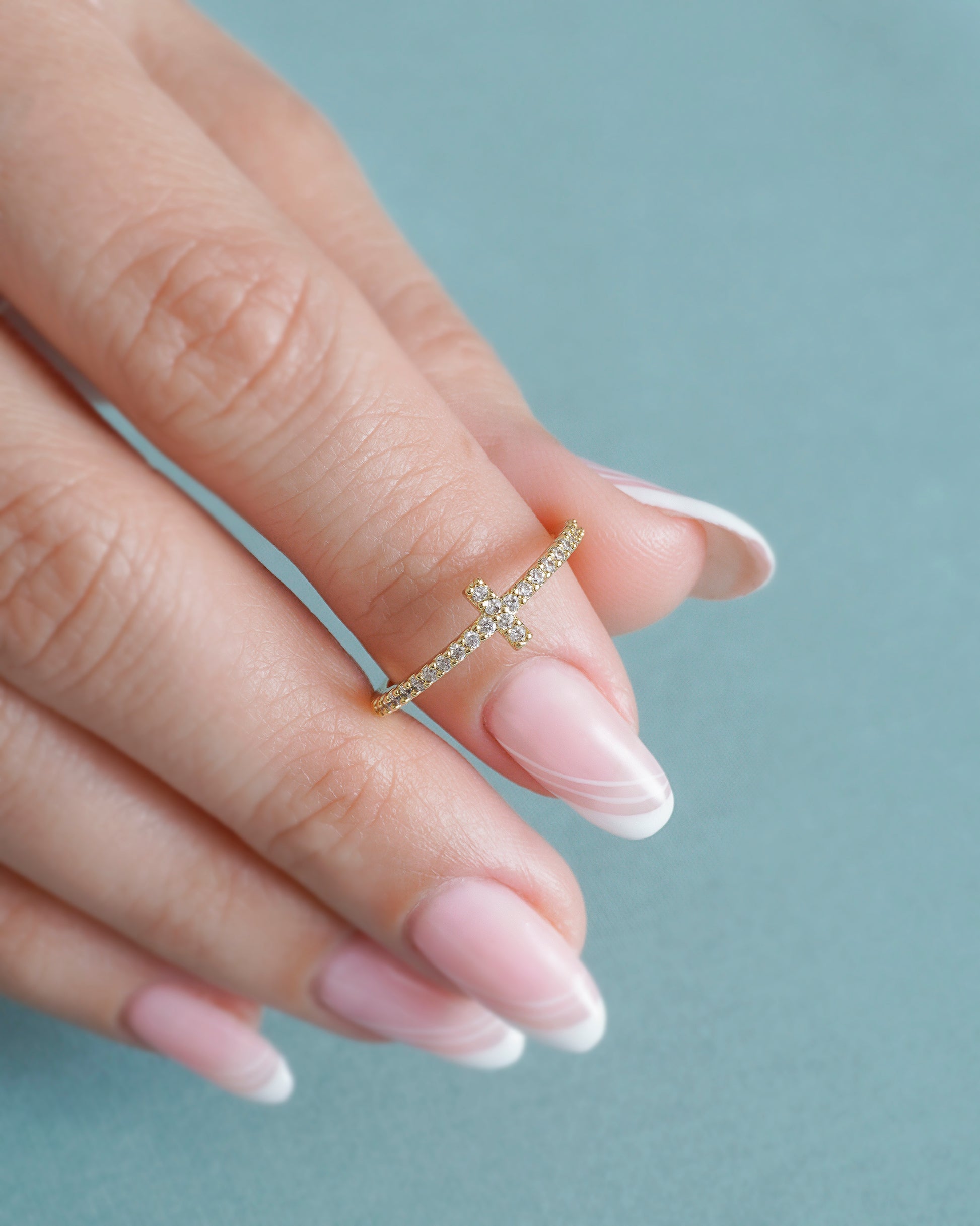 Anillo cruz circonia