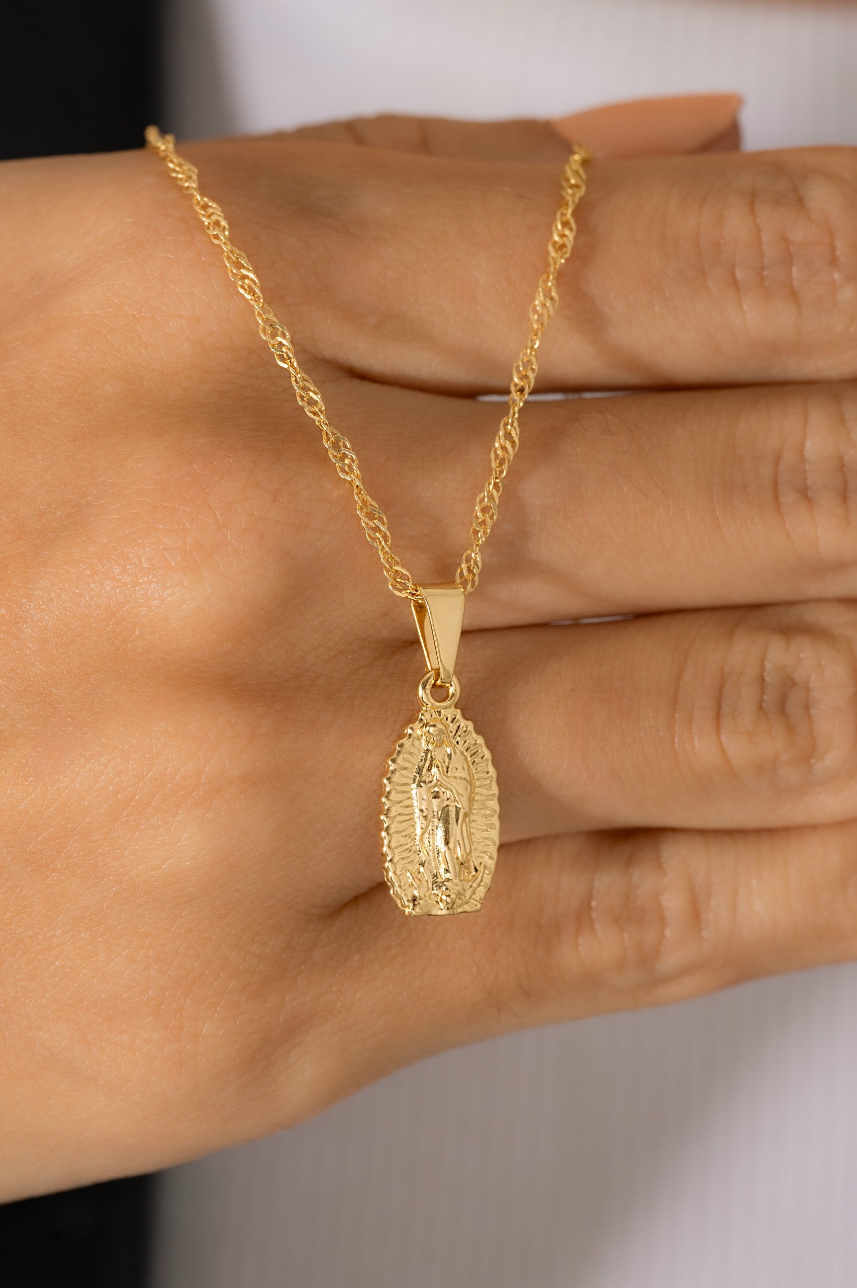 dije virgen guadalupe tallada