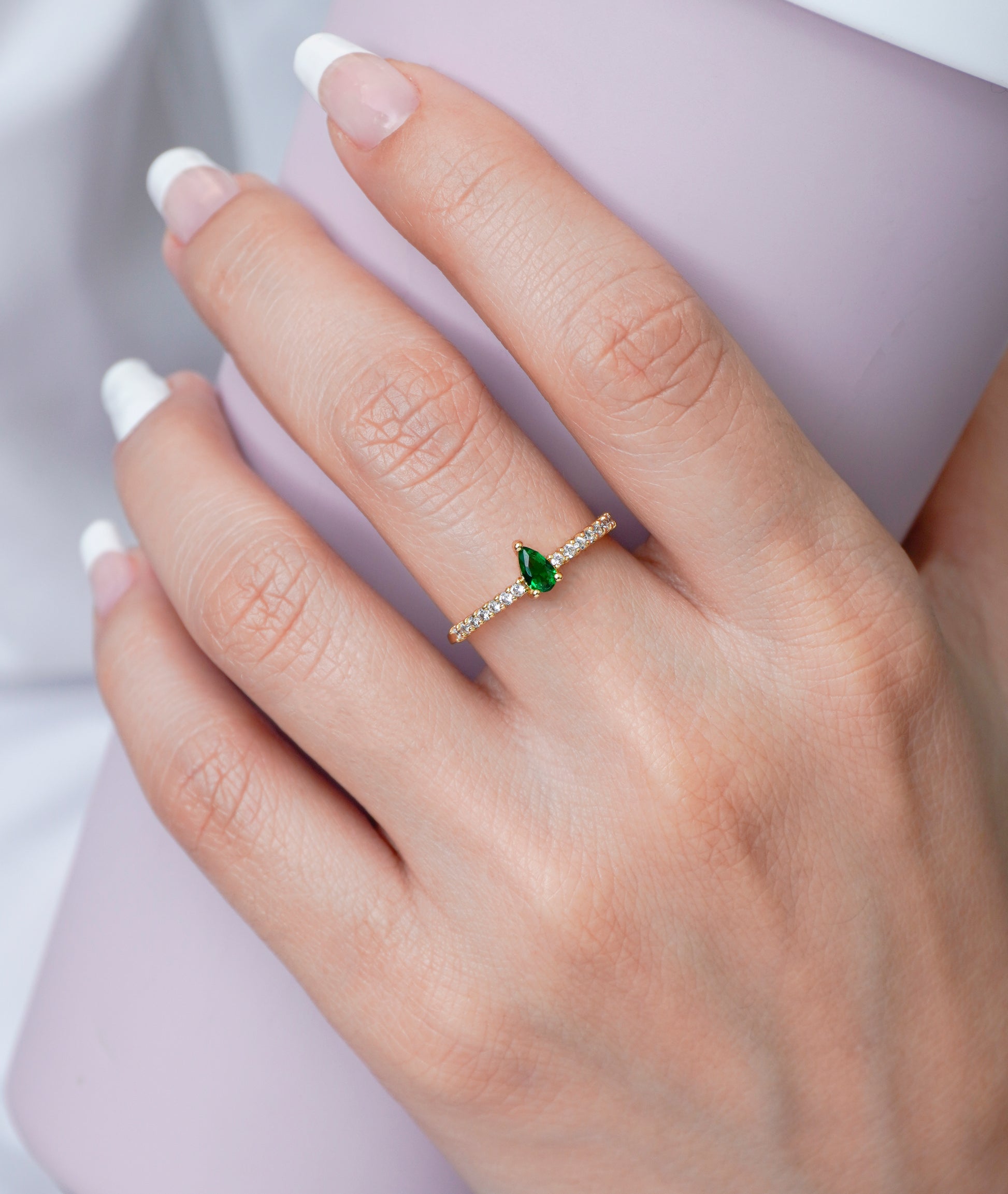 anillo circonia esmeralda